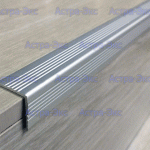 Внутренний/внешний угол AEN для ступени из алюминия